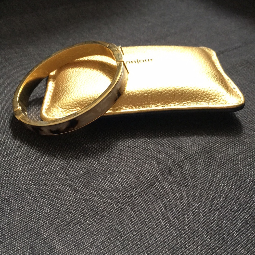 Delicate gold & tortoise shell bangle w clasp